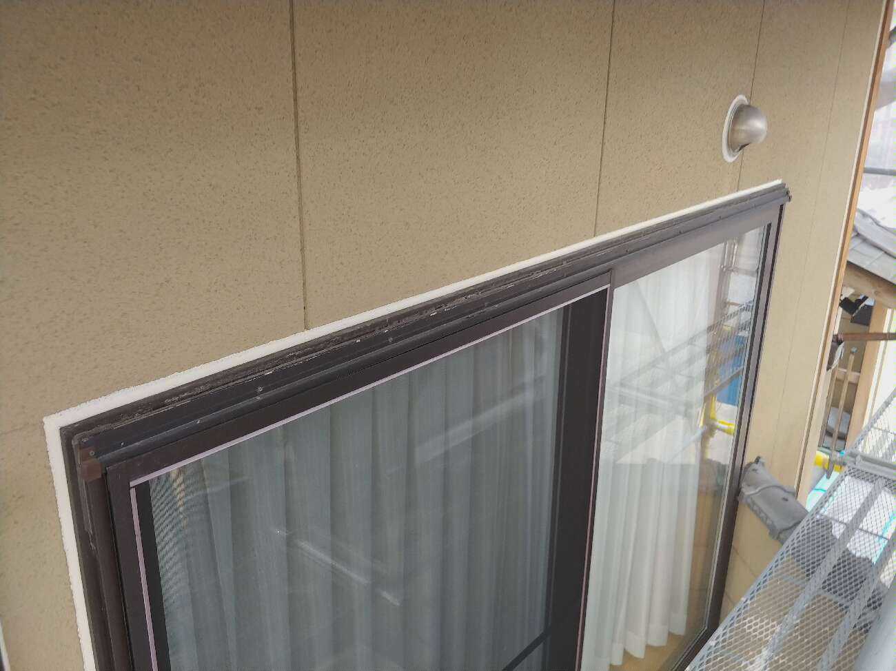 サッシ周りのシーリング完了